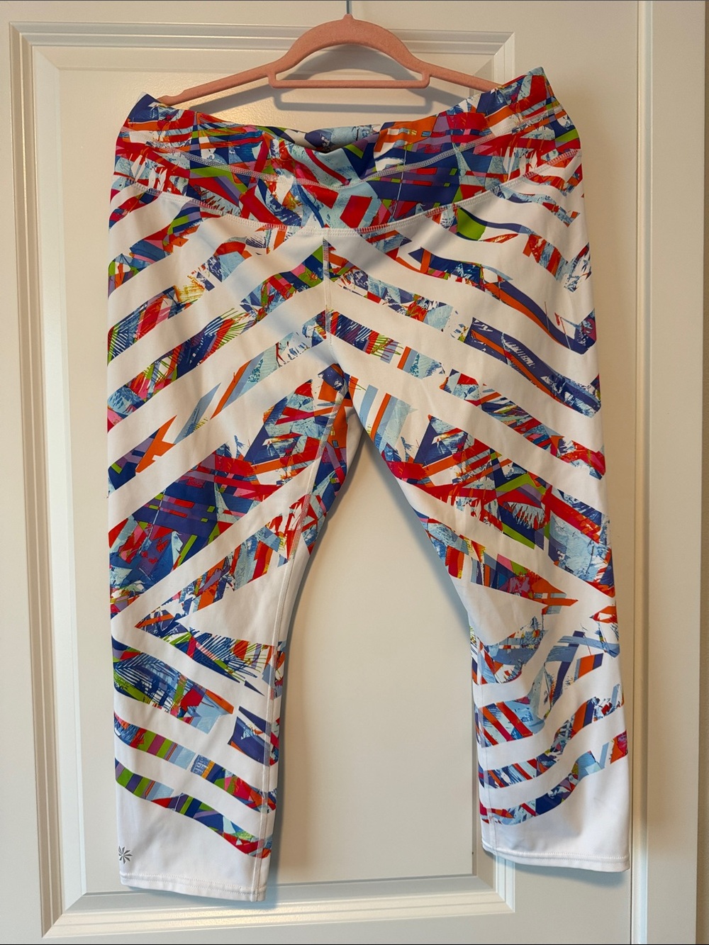 Athleta White Multicolor Chevron Capri Leggings